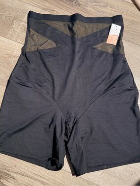 Lane Bryant Black High-Waist Shaping Shorts with Mesh Waist Size 18/20